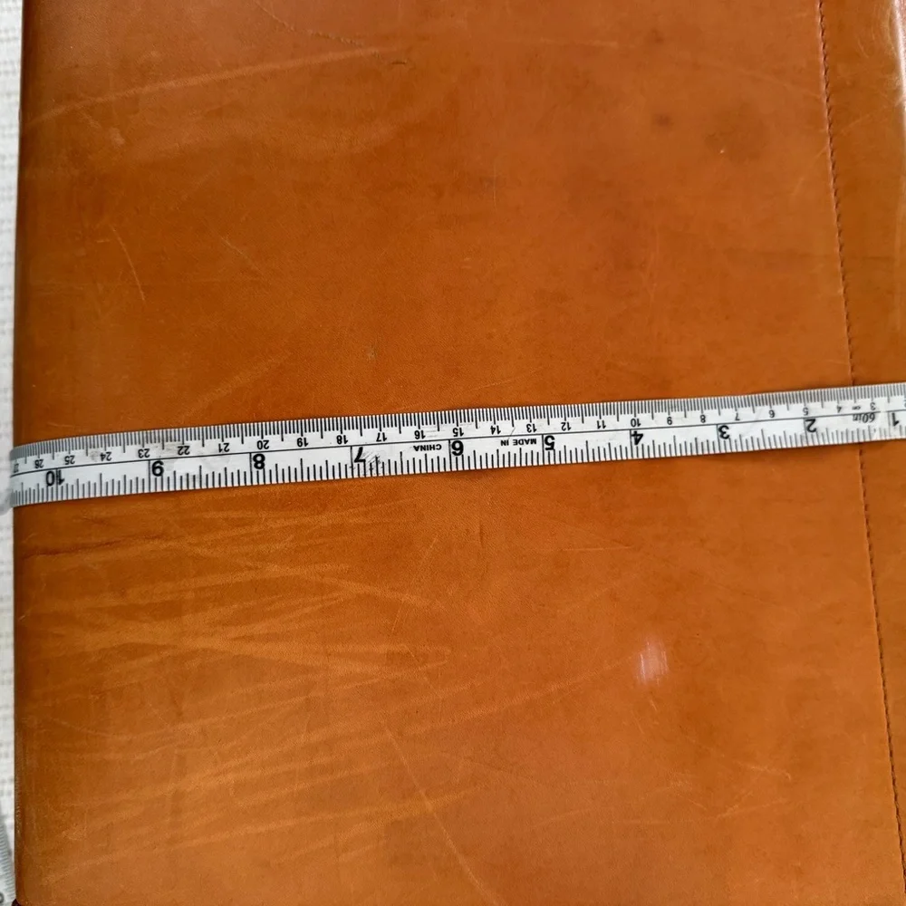 Elegant vintage pegasus Tan Leather suitcase